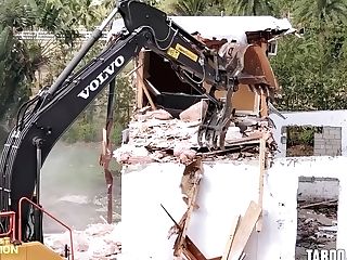 Cory Chase Demonstrate Us The Demolition Of Her Studio